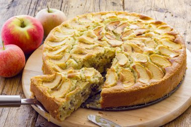 Ev yapımı lezzetli elmalı turta