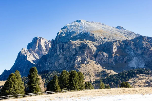 Vista para a montanha de Alpe di Siusi — Fotografia de Stock