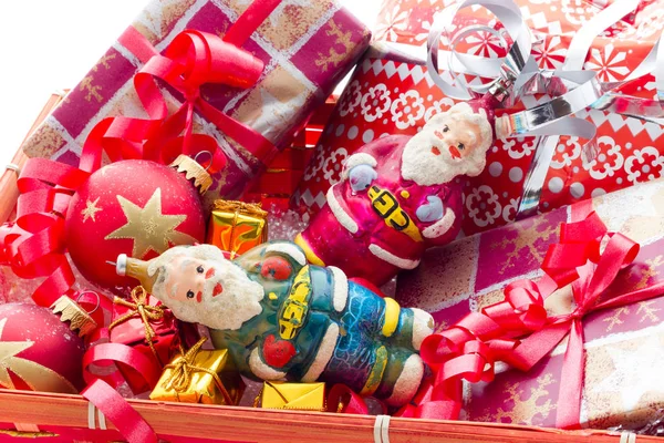 Korg med julklappar — Stockfoto