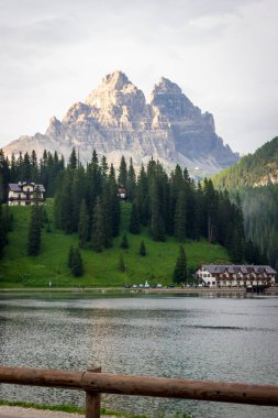 Misurina Göl Manzaralı