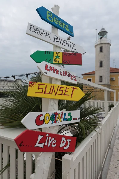 Plaj renkli işaretleri