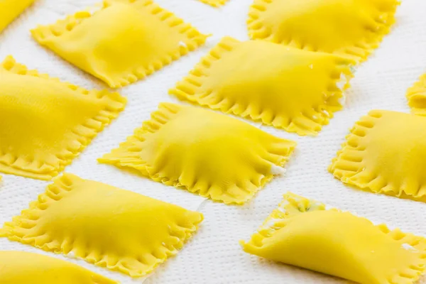 Italienska läckra fyllda Ravioli — Stockfoto