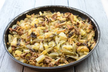 Mantar kavrulmuş patates ile