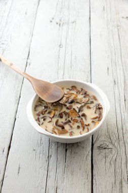 Kurutulmuş mantar yemek