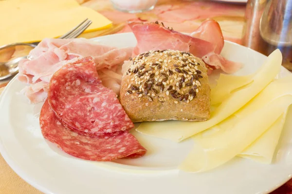 Salami sausages and bread with seeds at breakfast — Stock Photo, Image