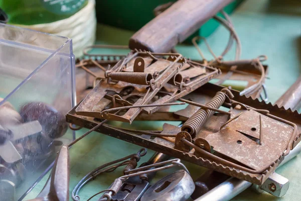 Hardware vintage em um mercado de pulgas — Fotografia de Stock