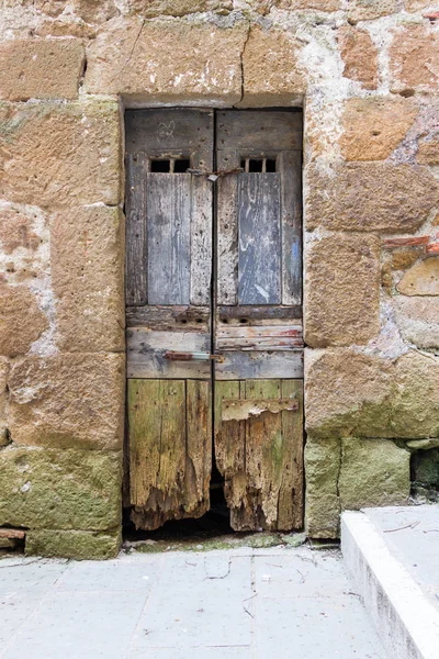 Vista de puertas antiguas —  Fotos de Stock