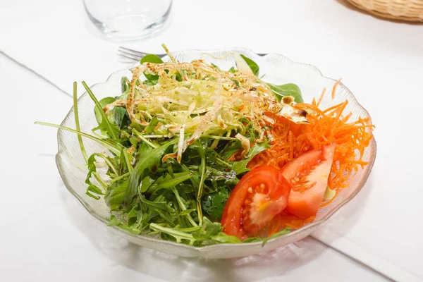 Assiette de salade comme apéritif — Photo