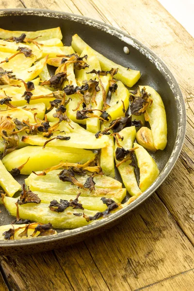 Lezzetli meze mantar ile fırında patates