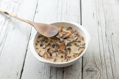 Kurutulmuş mantar yemek