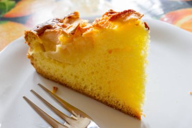 Elmalı turta dilimi