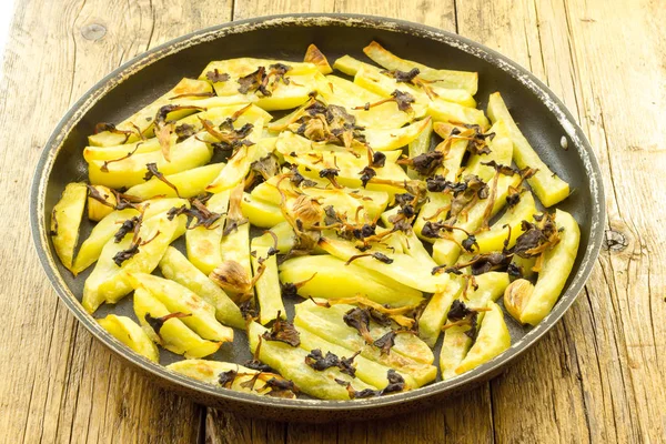 Sabroso aperitivo de patatas al horno con setas —  Fotos de Stock