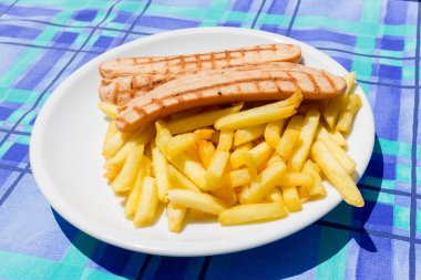 Wurstell patates cipsi ile