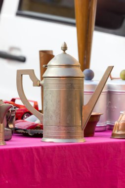 Bit pazarı, Vintage metal vazo