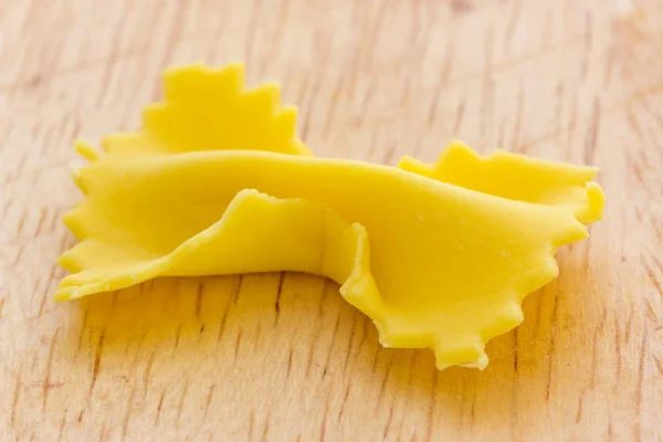 Farfalle pasta thuis gemaakt — Stockfoto