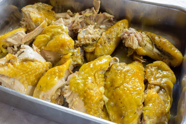 Pedaços de frango cozidos no forno — Fotografia de Stock