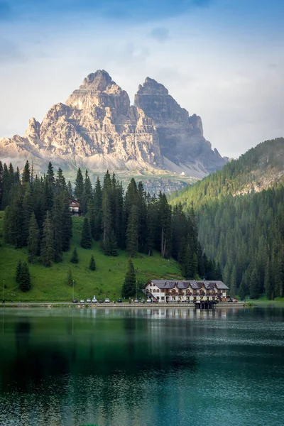 Vista para o lago Misurina — Fotografia de Stock