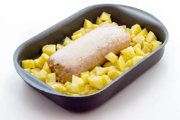 Pan de carne con patatas para cocinar — Foto de Stock