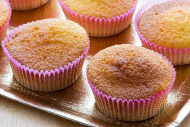 Şekerli tatlı çörekler.