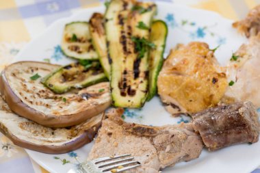 Pişmiş lezzetli karışık ızgara et