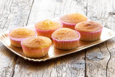 Şekerli tatlı çörekler.