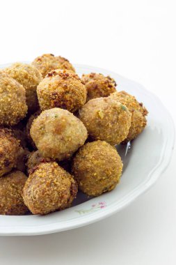 Yağda kızarmış et köfte