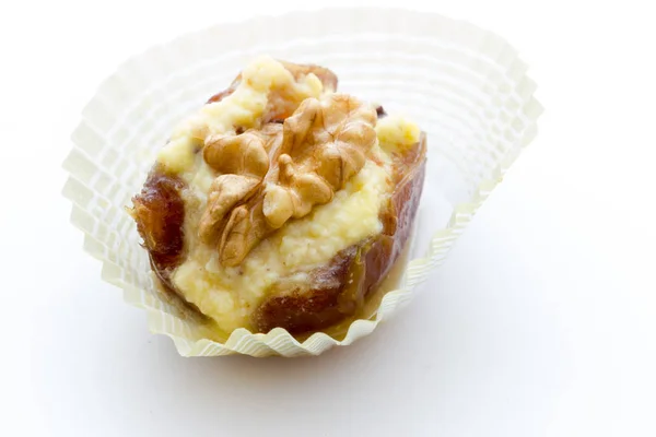 Dates with mascarpone cheese and walnuts — Stock Photo, Image