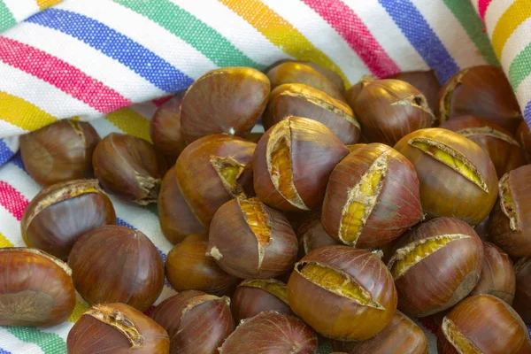 Chestnuts ready to be roasted — Stock Photo, Image