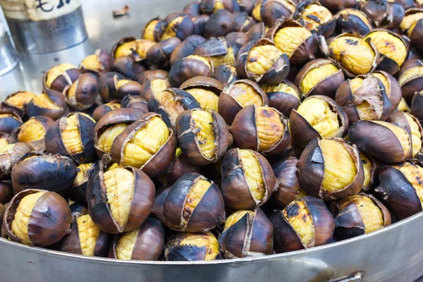 Roasted chestnuts cooking — Stock Photo, Image