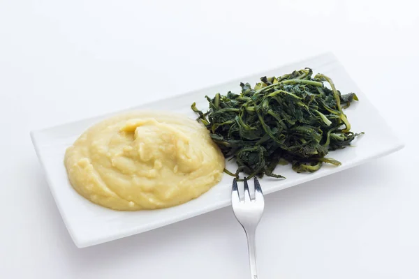 Mashed fava beans with chicory — Stock Photo, Image