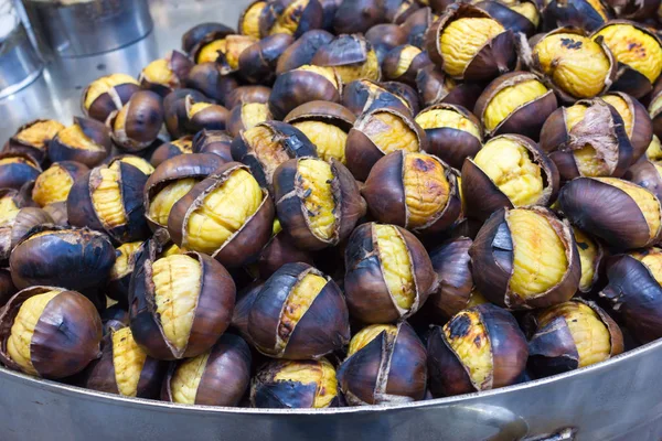 Roasted chestnuts cooking — Stock Photo, Image