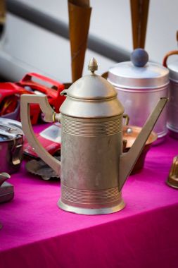 Bit pazarı, Vintage metal vazo