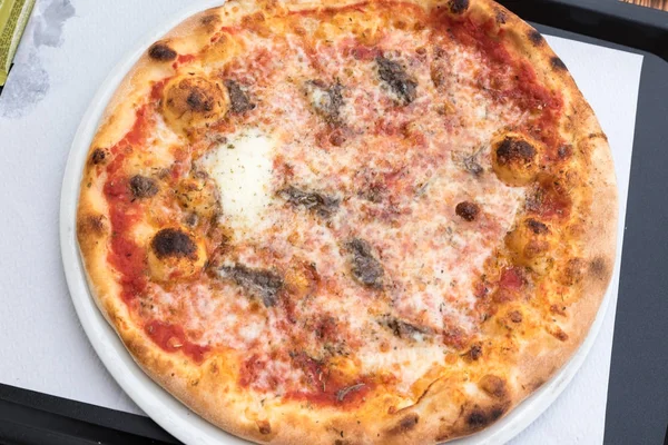 Sabrosa pizza italiana con anchoas — Foto de Stock