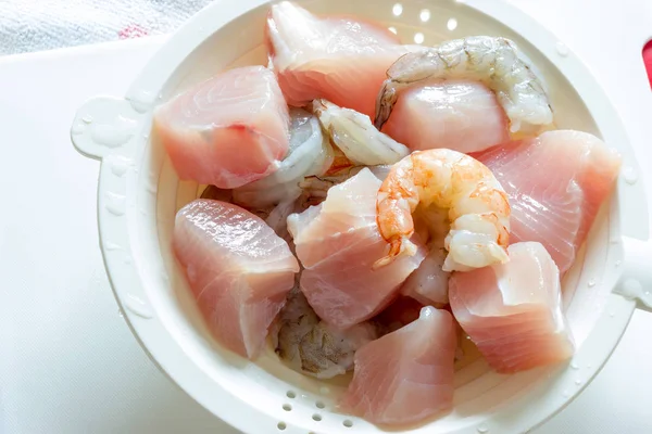 Cooking fish kebabs — Stock Photo, Image