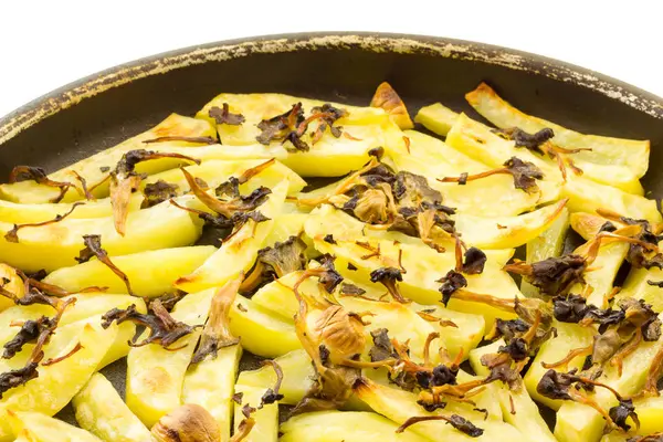 Välsmakande förrätt av bakad potatis med svamp — Stockfoto