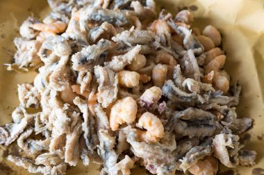 Karışık kızarmış balık