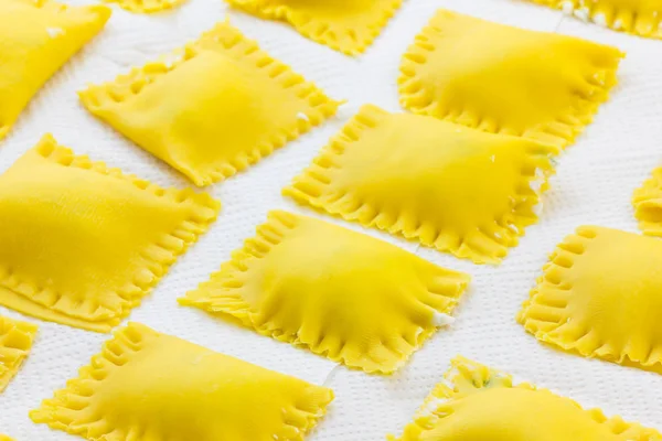 Italiano saboroso recheado Ravioli — Fotografia de Stock