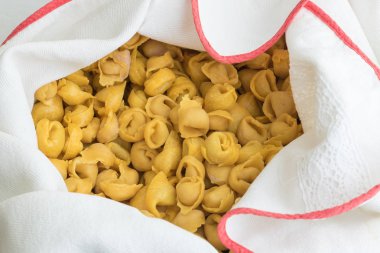 Tortellini Bolognesi el yapımı