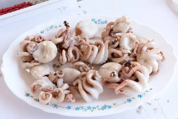 Izgara polipleri pişiriyorum.