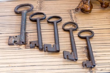 Antik paslı demir tuşları