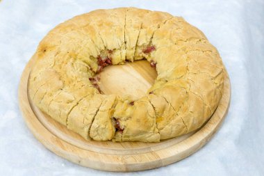 tuzlu focaccia delik ile doldurulmuş