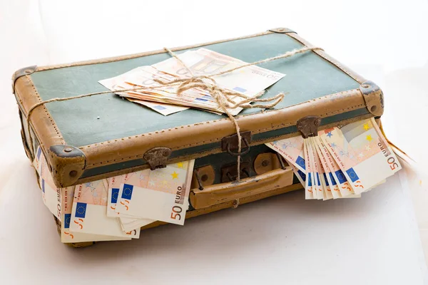 가방 가득 유로 지폐 — 스톡 사진