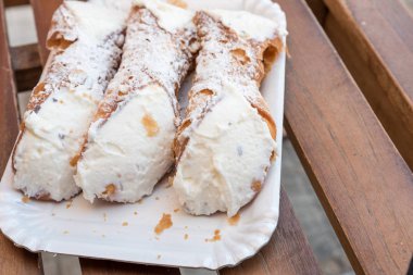 Şekerli meyveli Sicilya tatlısı.