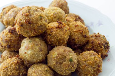 Yağda kızarmış et köfte