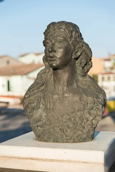 Medio busto Anita Garibaldi en Cesenatico — Foto de Stock