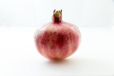 Nar ciltte çatlaklar