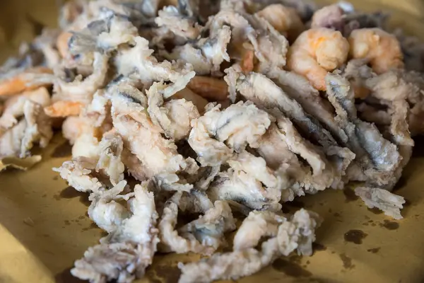 맛 있는 혼합된 튀긴된 생선 — 스톡 사진
