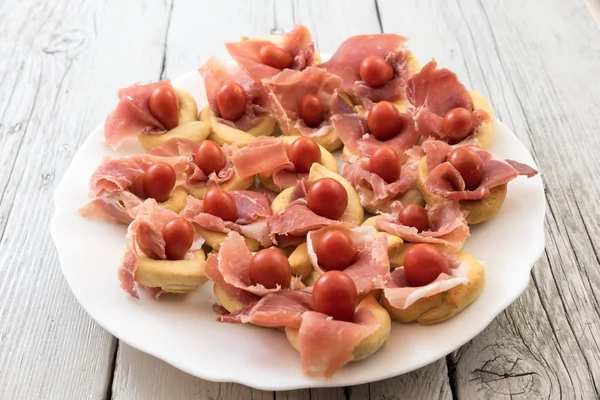 Christmas appetizer with tomatoes and ham bread — Stock Photo, Image