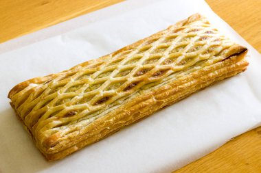 Somon ve peynirli börek