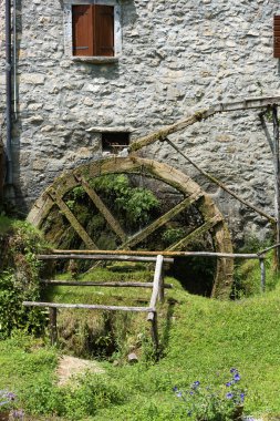 Eski çalışma su değirmeni